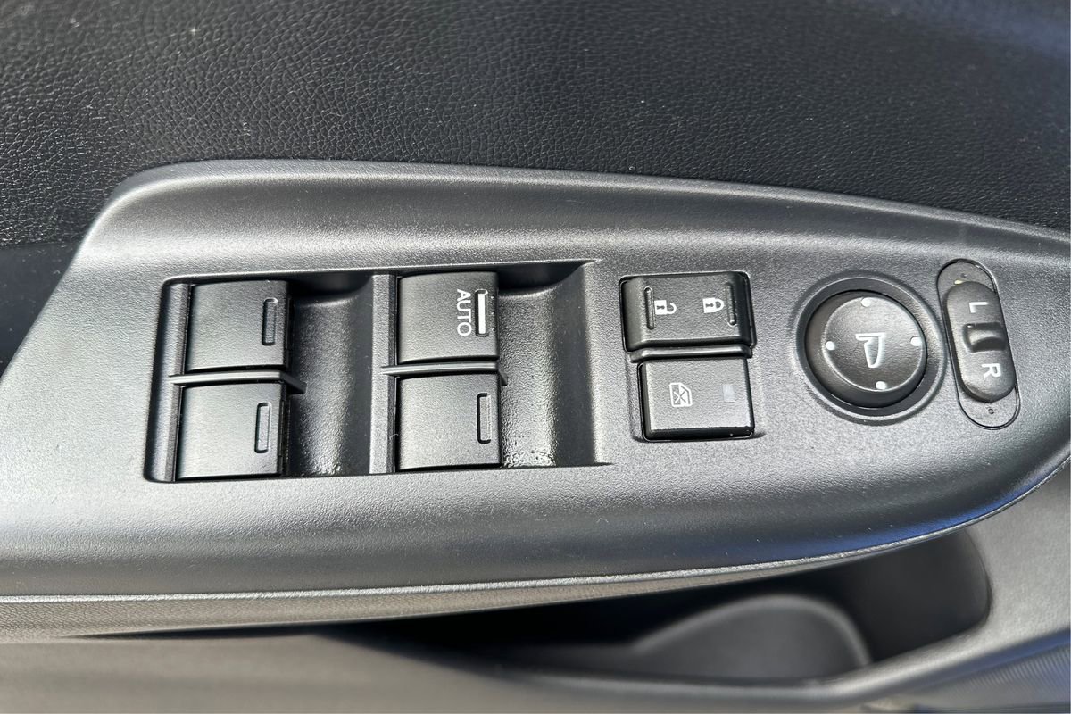 Used 2018 Honda Fit LX image 32