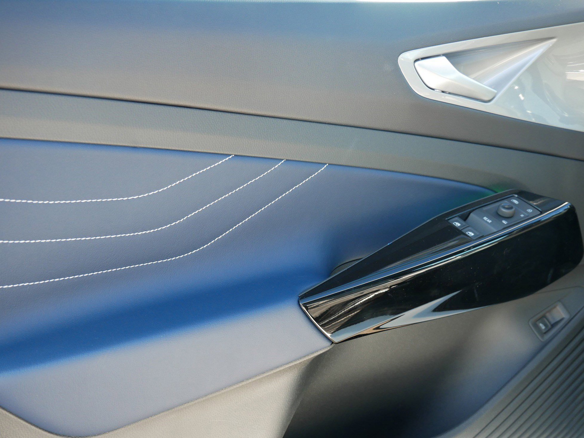 New 2025 Volkswagen ID.4 Pro S image 4