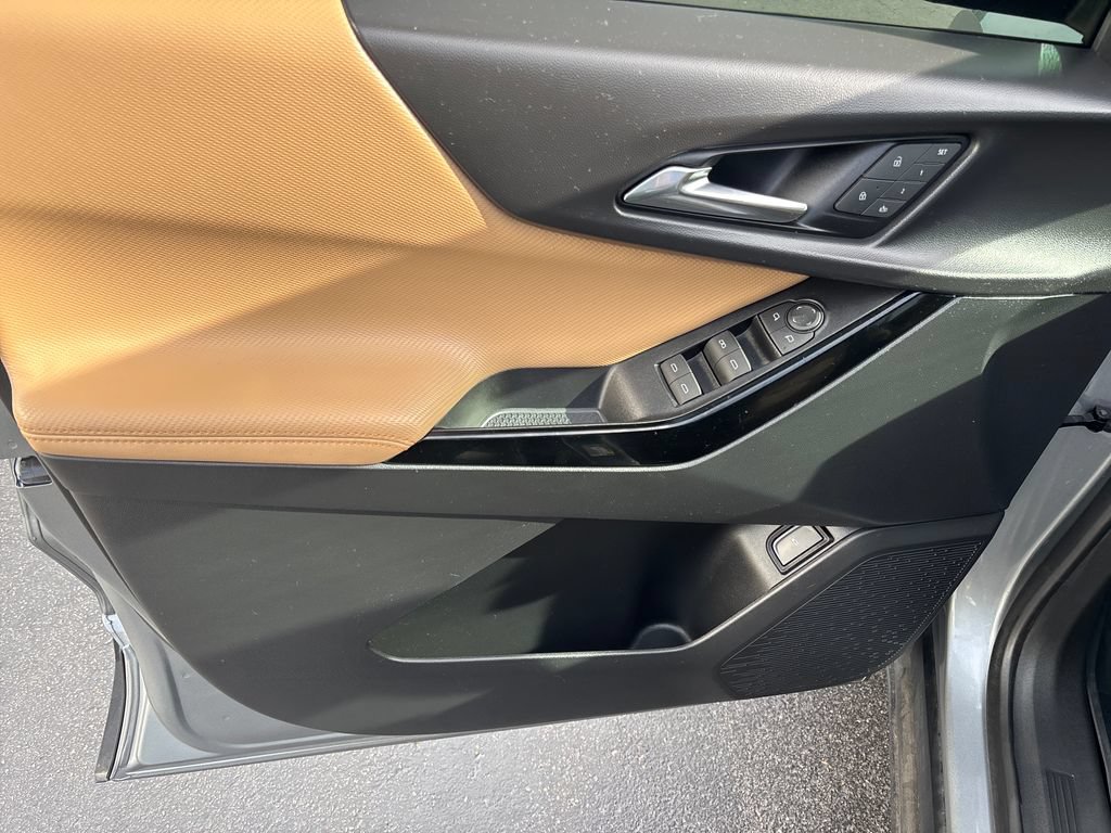 Certified 2025 Chevrolet Equinox ACTIV w/ Safety and Technology Package FWD image 25