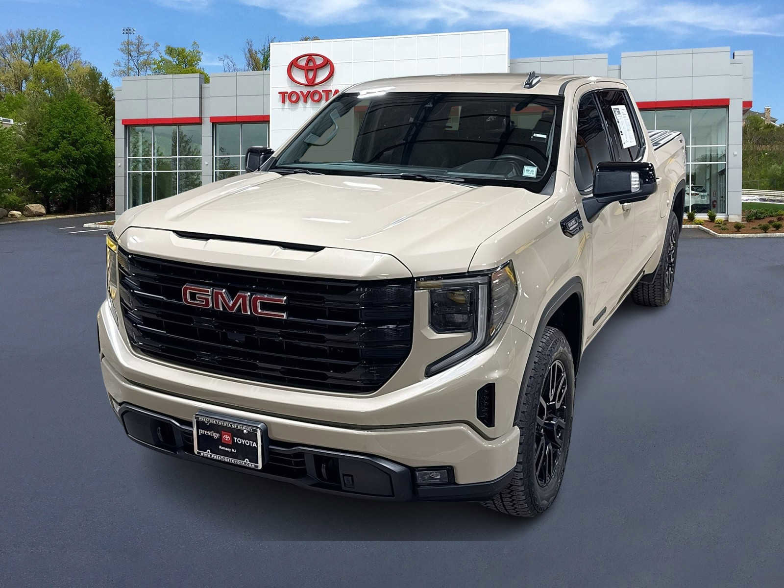 Used 2022 GMC Sierra 1500 Elevation w/ Preferred Package image 1