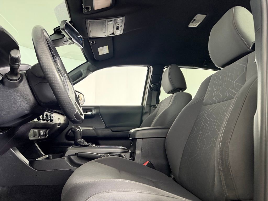 Used 2018 Toyota Tacoma TRD Sport AWD/4WD image 21