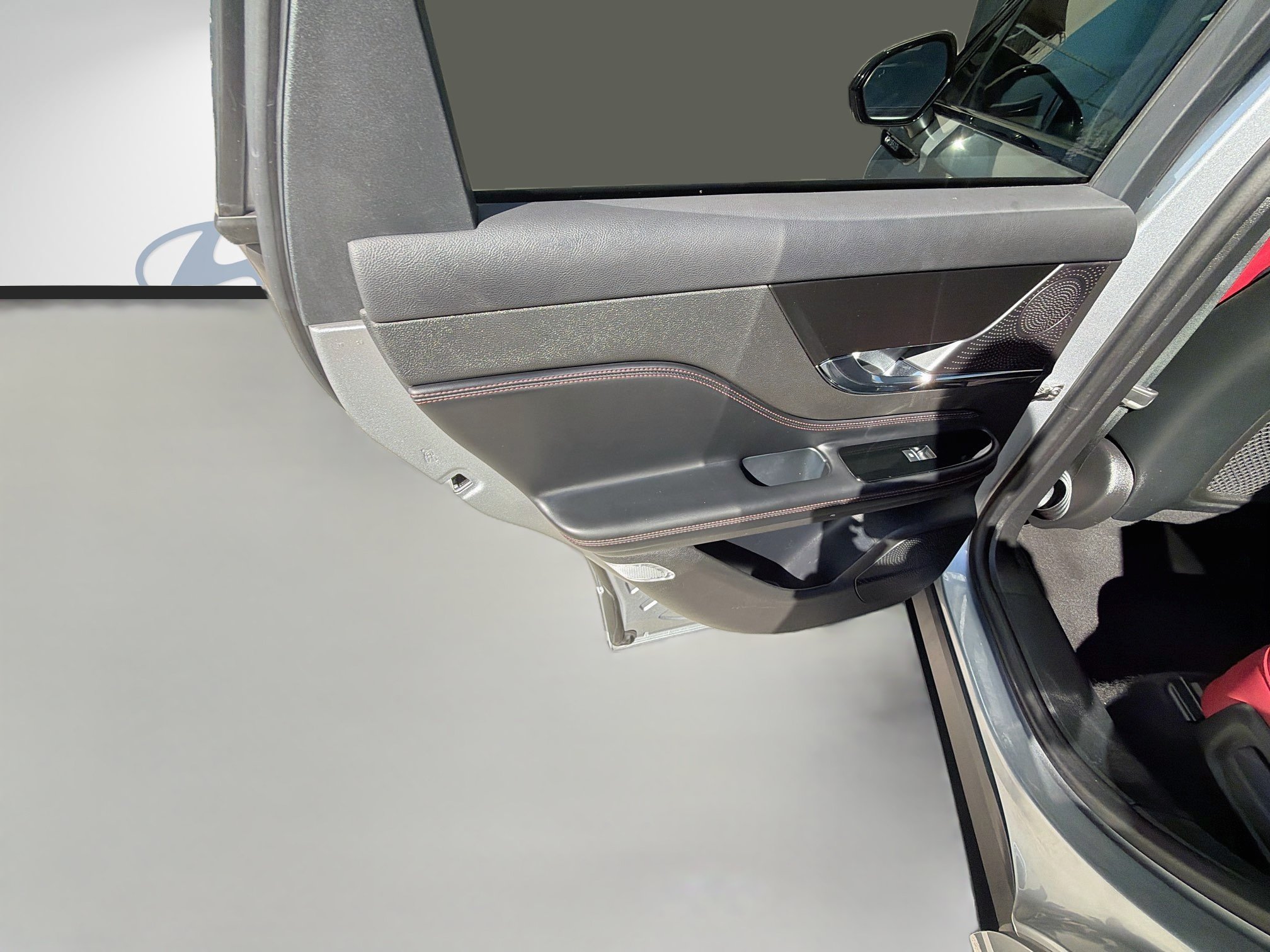 Used 2023 Lincoln Corsair Reserve w/ Jet Appearance Package FWD image 23