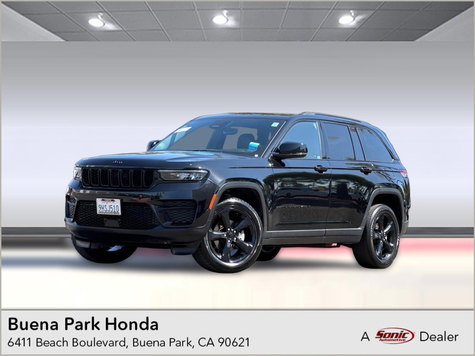 Used 2023 Jeep Grand Cherokee Altitude AWD/4WD image 1