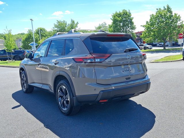 Used 2024 Nissan Rogue SV w/ SV Premium Package AWD/4WD image 4