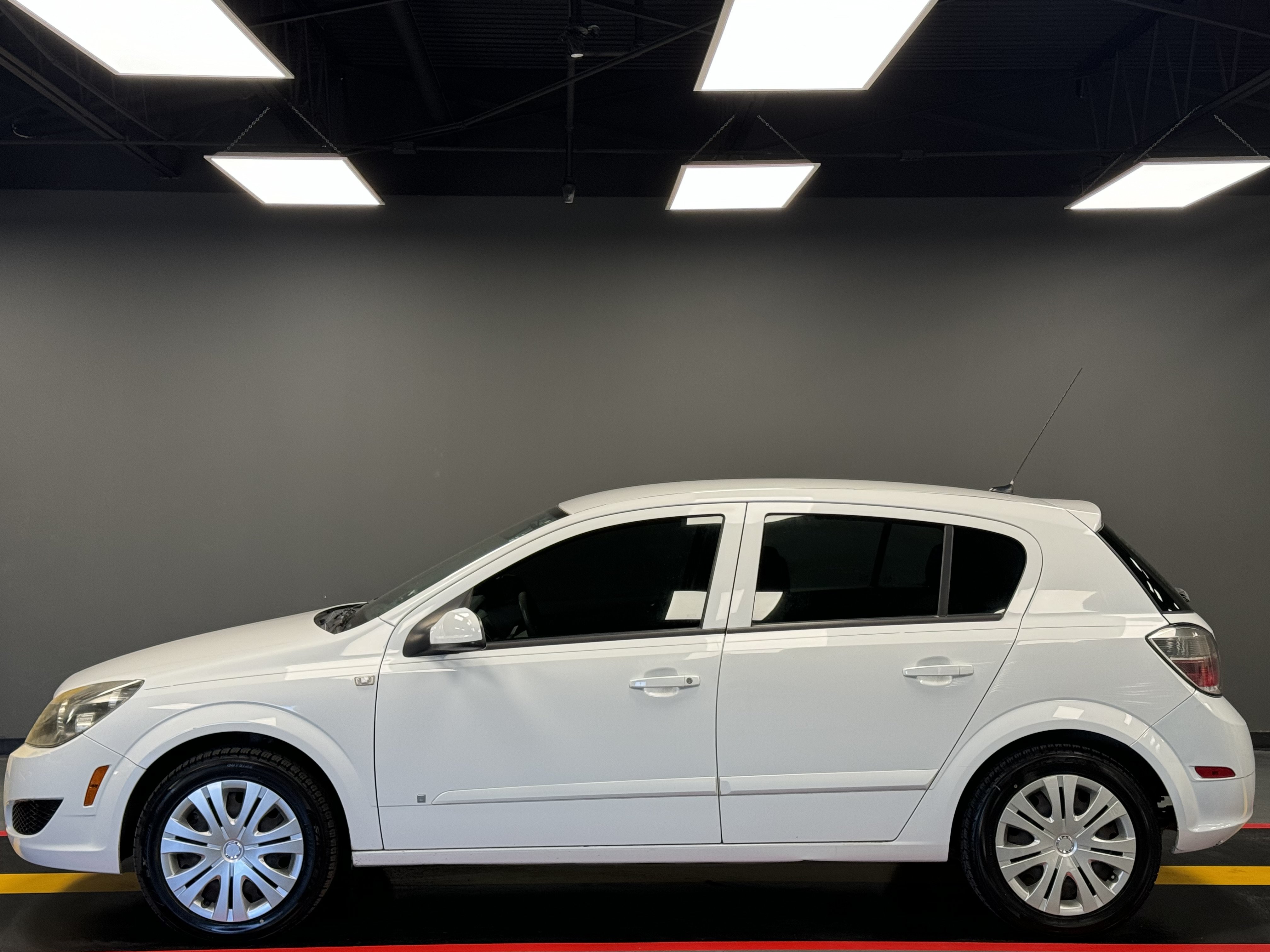 Used 2008 Saturn Astra XE FWD image 2