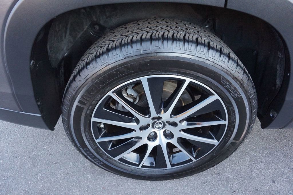 Used 2017 Toyota Highlander SE FWD image 15