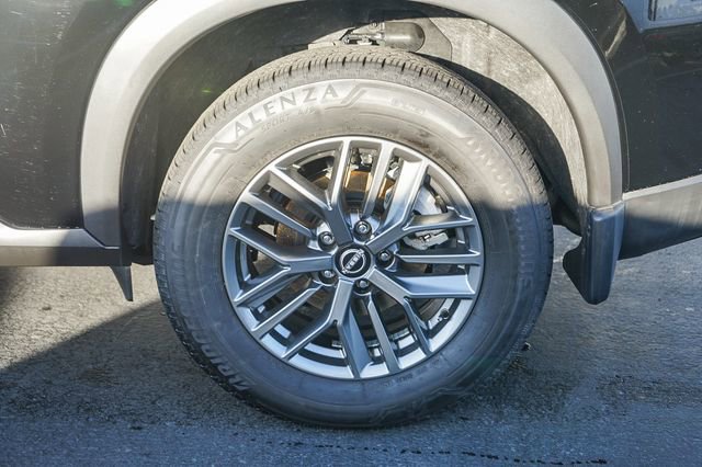 Used 2025 Nissan Rogue S image 12