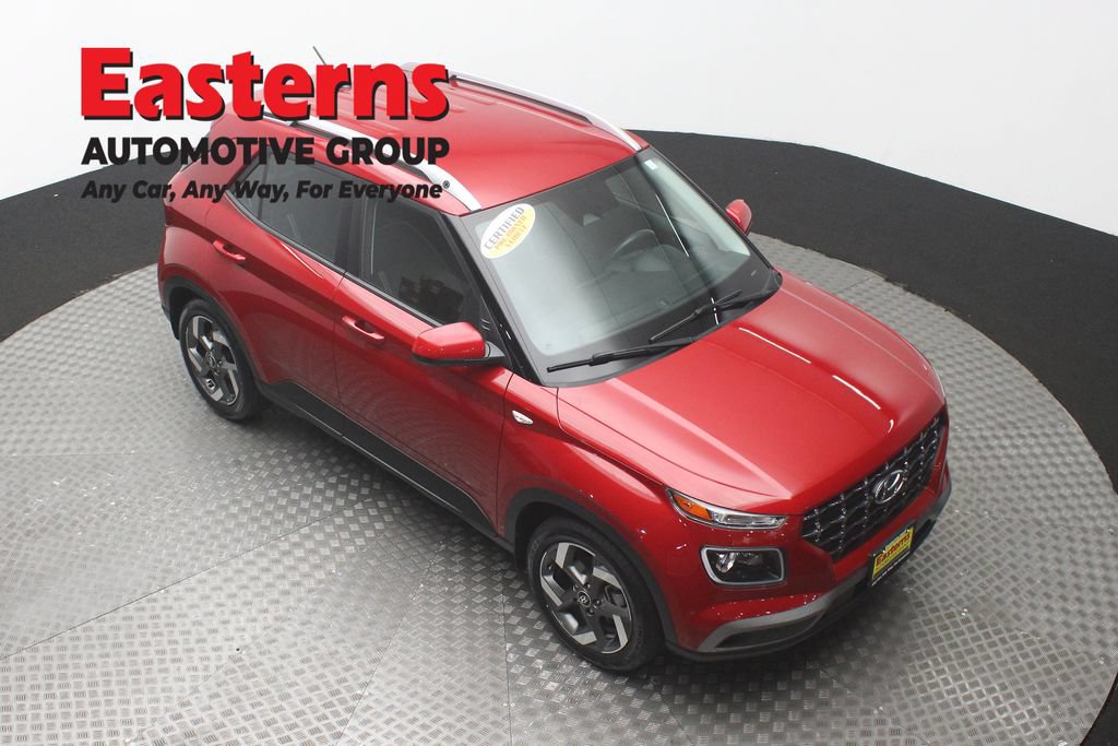 Used 2023 Hyundai Venue Limited FWD image 3