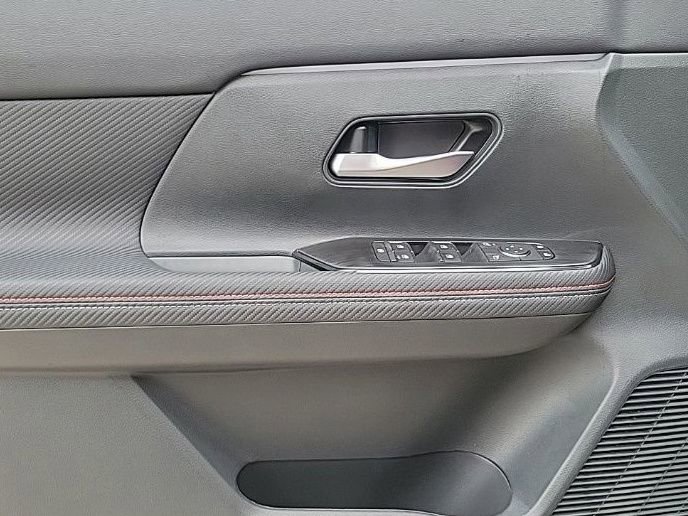 New 2026 Nissan Kicks SR w/ SR Premium Package image 24