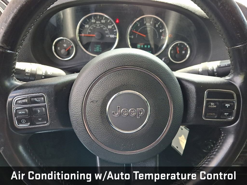 Used 2016 Jeep Wrangler Unlimited Sahara w/ Connectivity Group AWD/4WD image 19