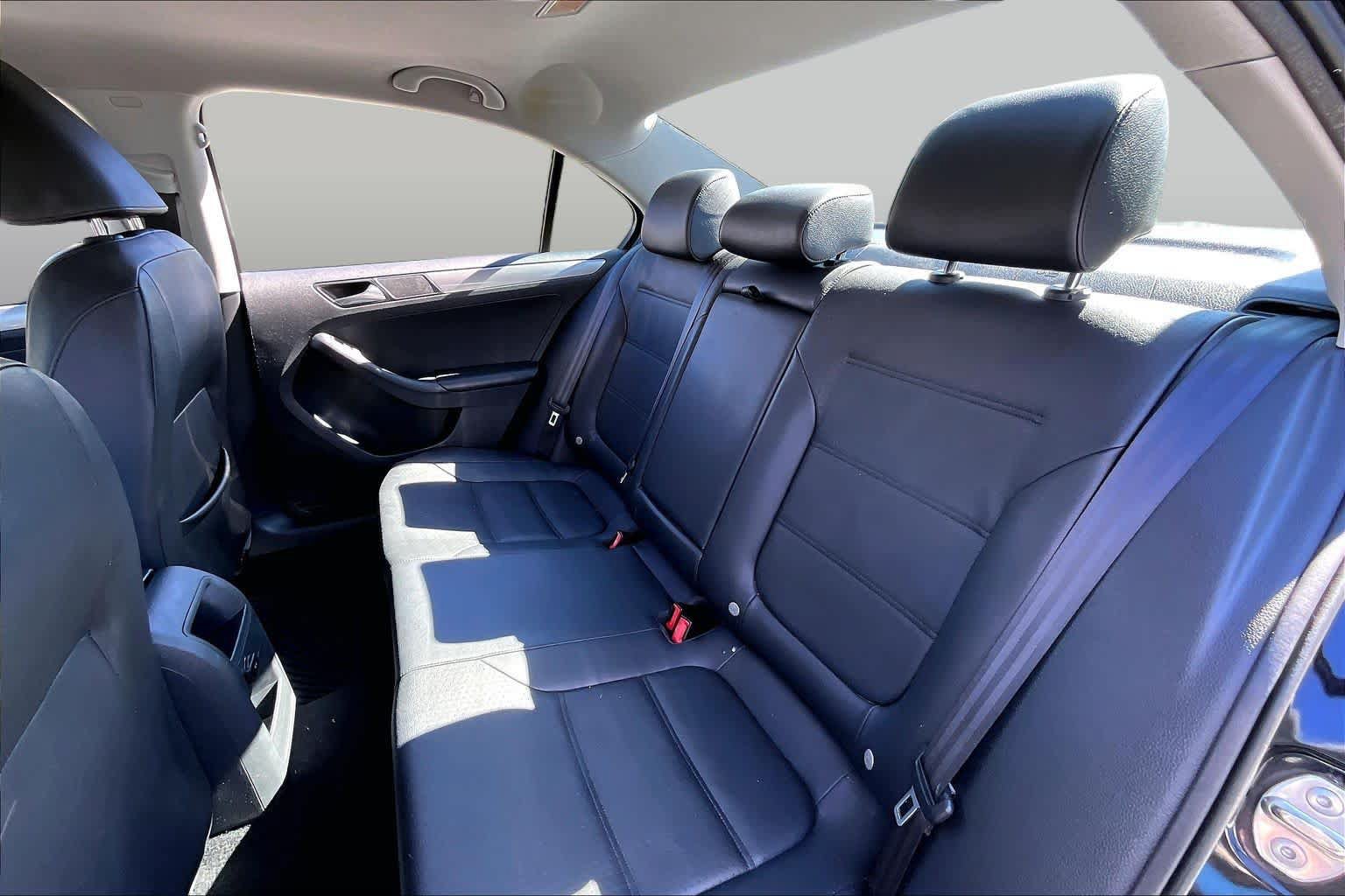 Used 2015 Volkswagen Jetta SE FWD image 19