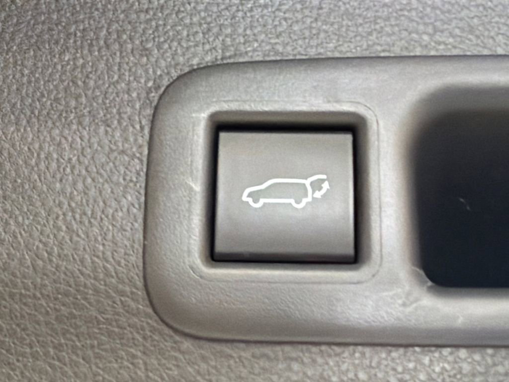 Used 2025 Toyota Highlander Limited image 20