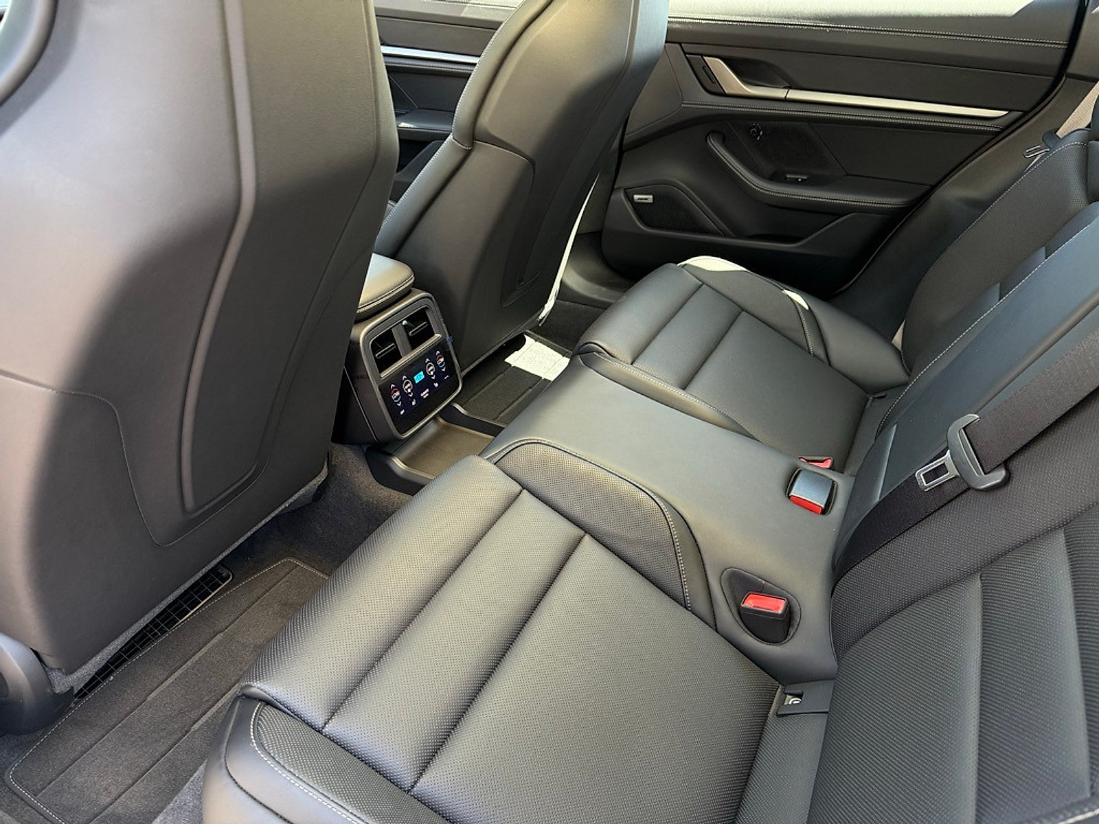 New 2025 Porsche Taycan Turbo AWD/4WD image 31