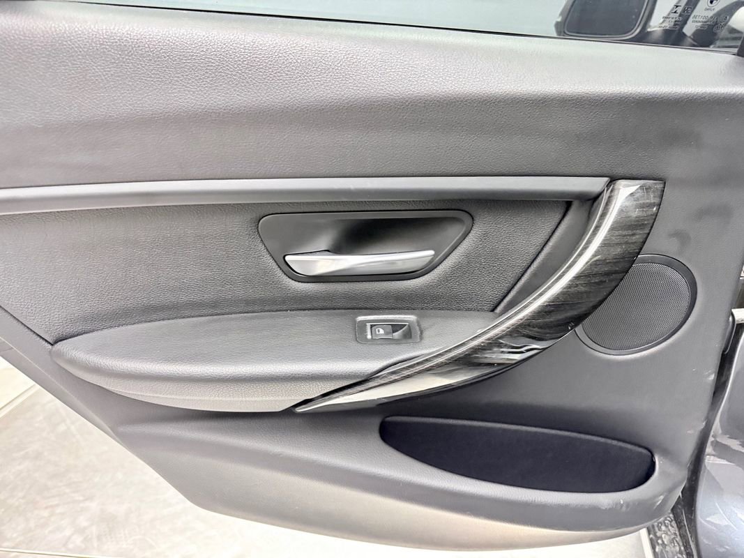 Used 2018 BMW 320i xDrive Sedan image 17