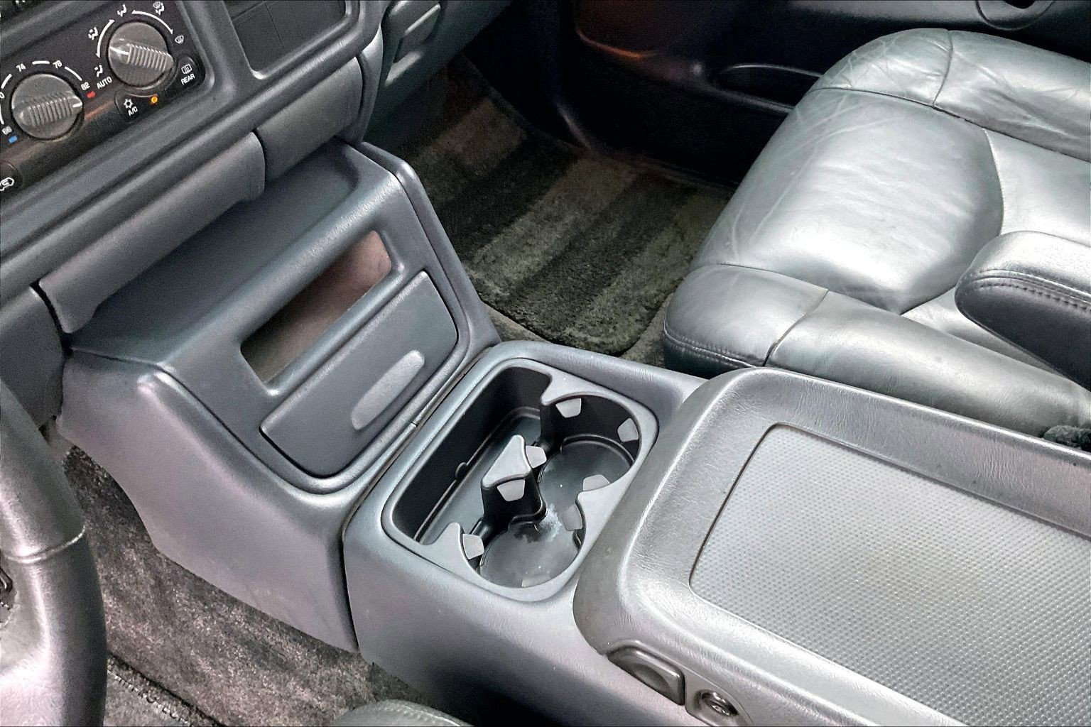 Used 2002 Chevrolet Avalanche 4x4 w/ Convenience Pkg image 15