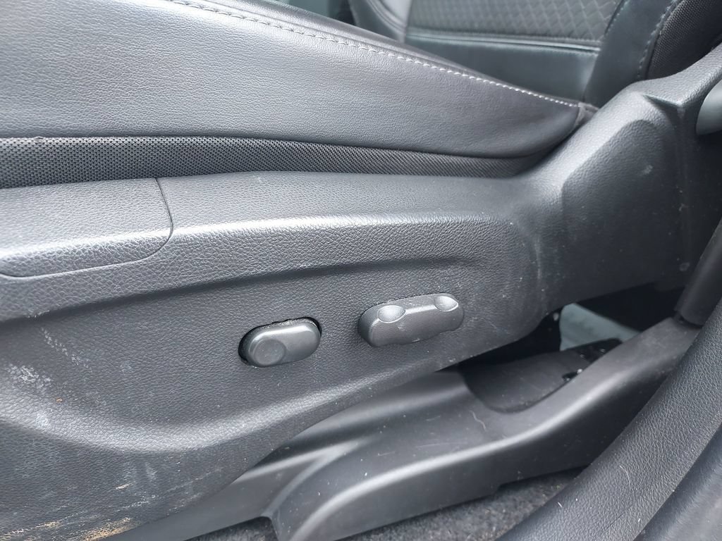 Used 2022 Buick Encore Preferred w/ Safety Package FWD image 18