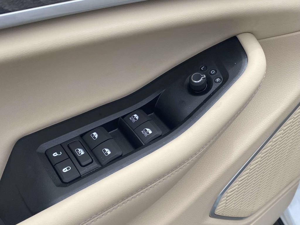 New 2026 Jeep Grand Cherokee L Limited w/ Luxury Tech Group II RWD image 41