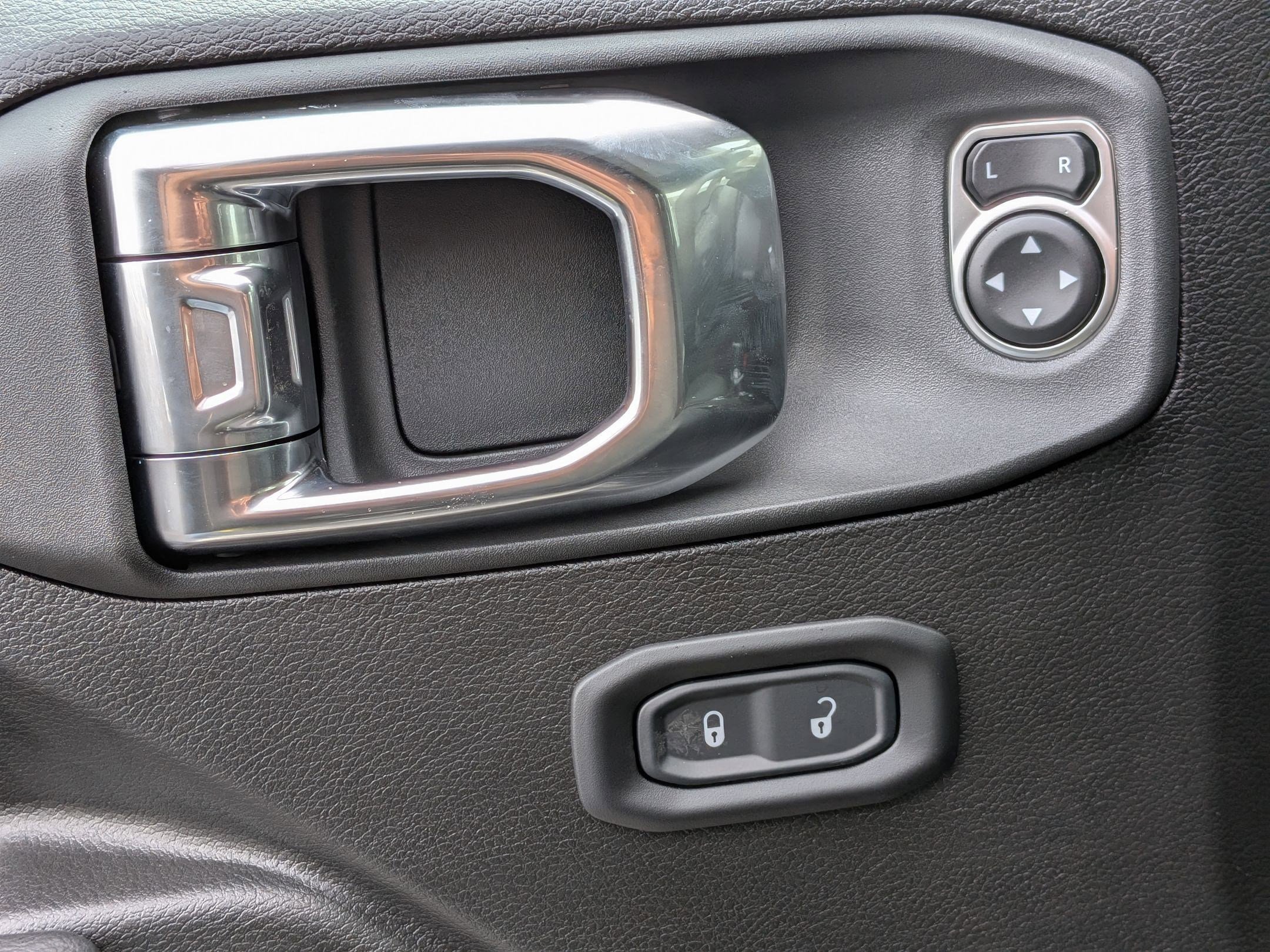New 2025 Jeep Gladiator Sport AWD/4WD image 11
