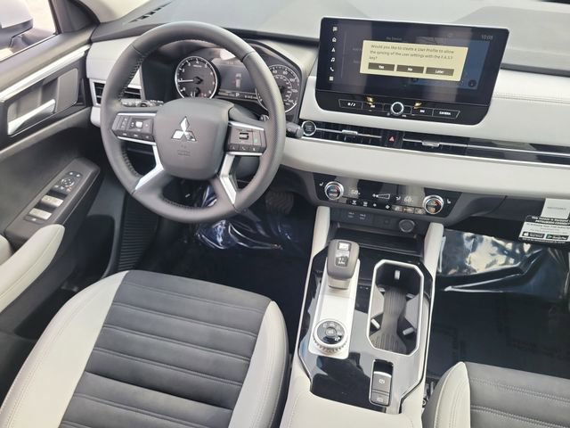 New 2026 Mitsubishi Outlander SE image 16