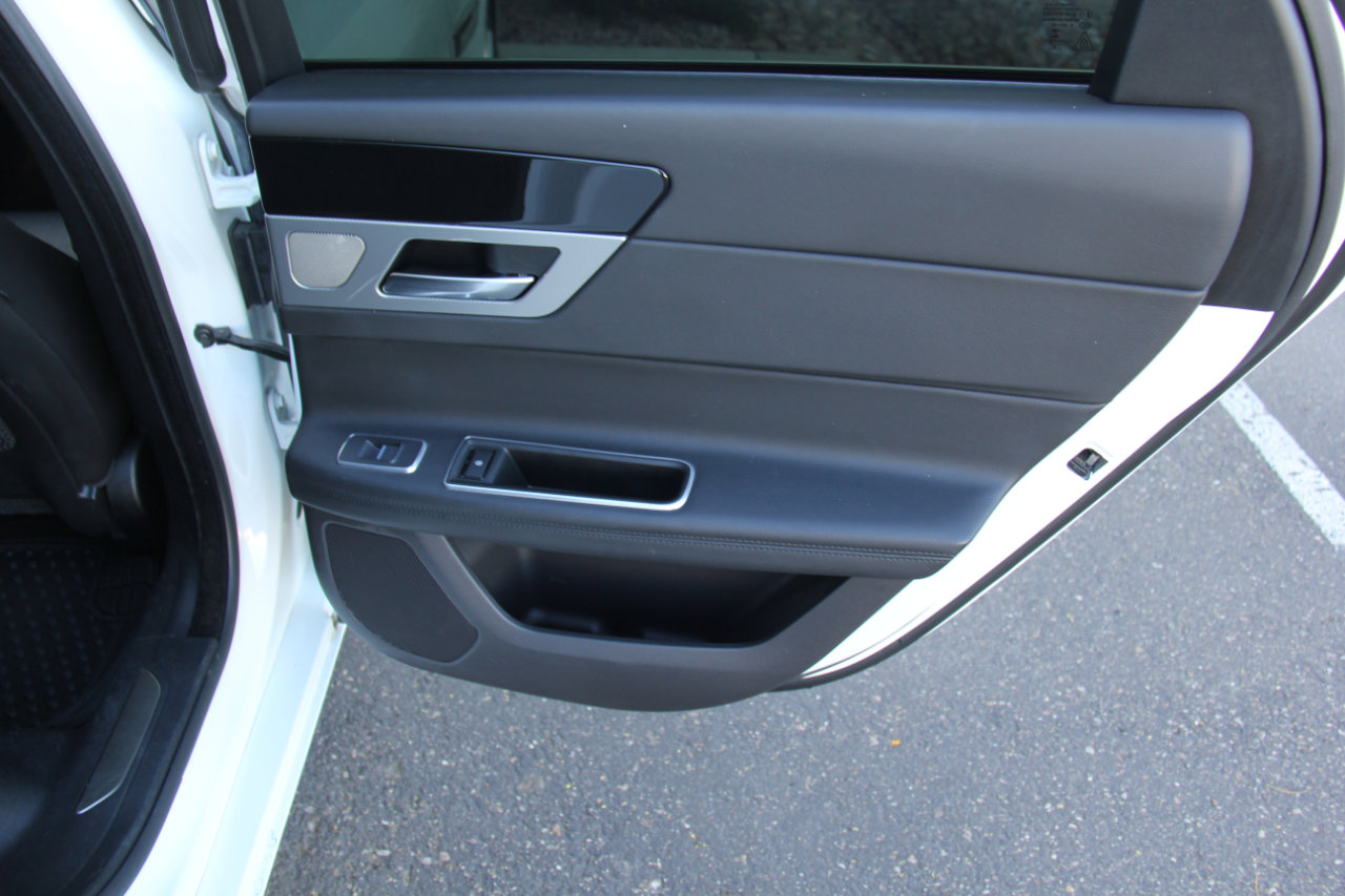 Used 2016 Jaguar XF Prestige RWD image 30