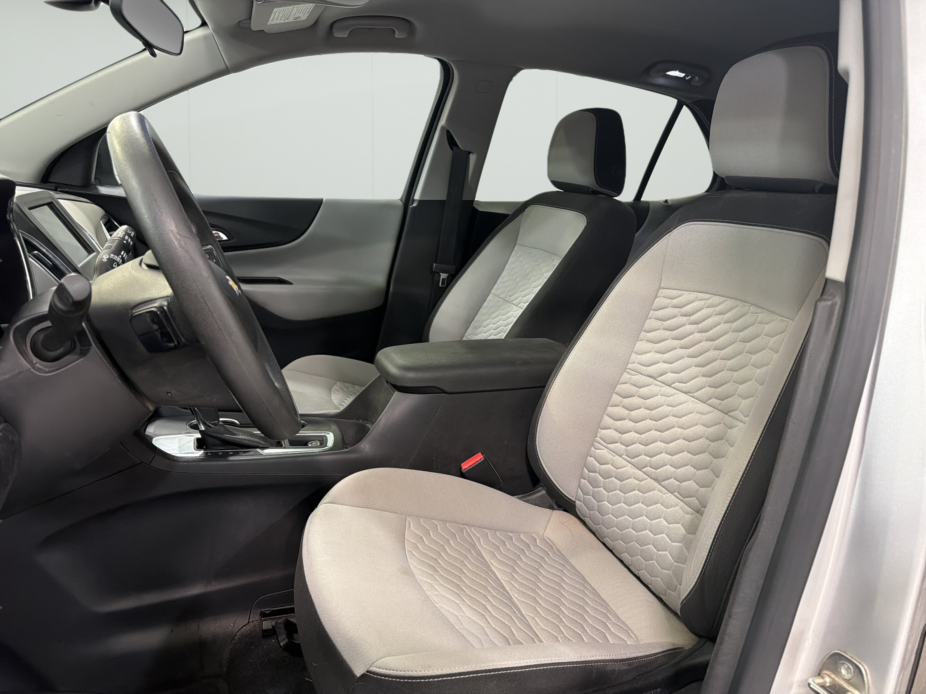 Used 2021 Chevrolet Equinox LS FWD image 9