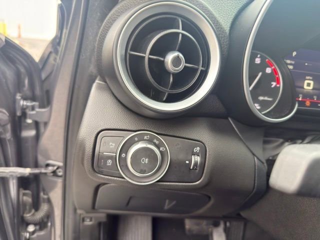 Used 2018 Alfa Romeo Giulia RWD image 13