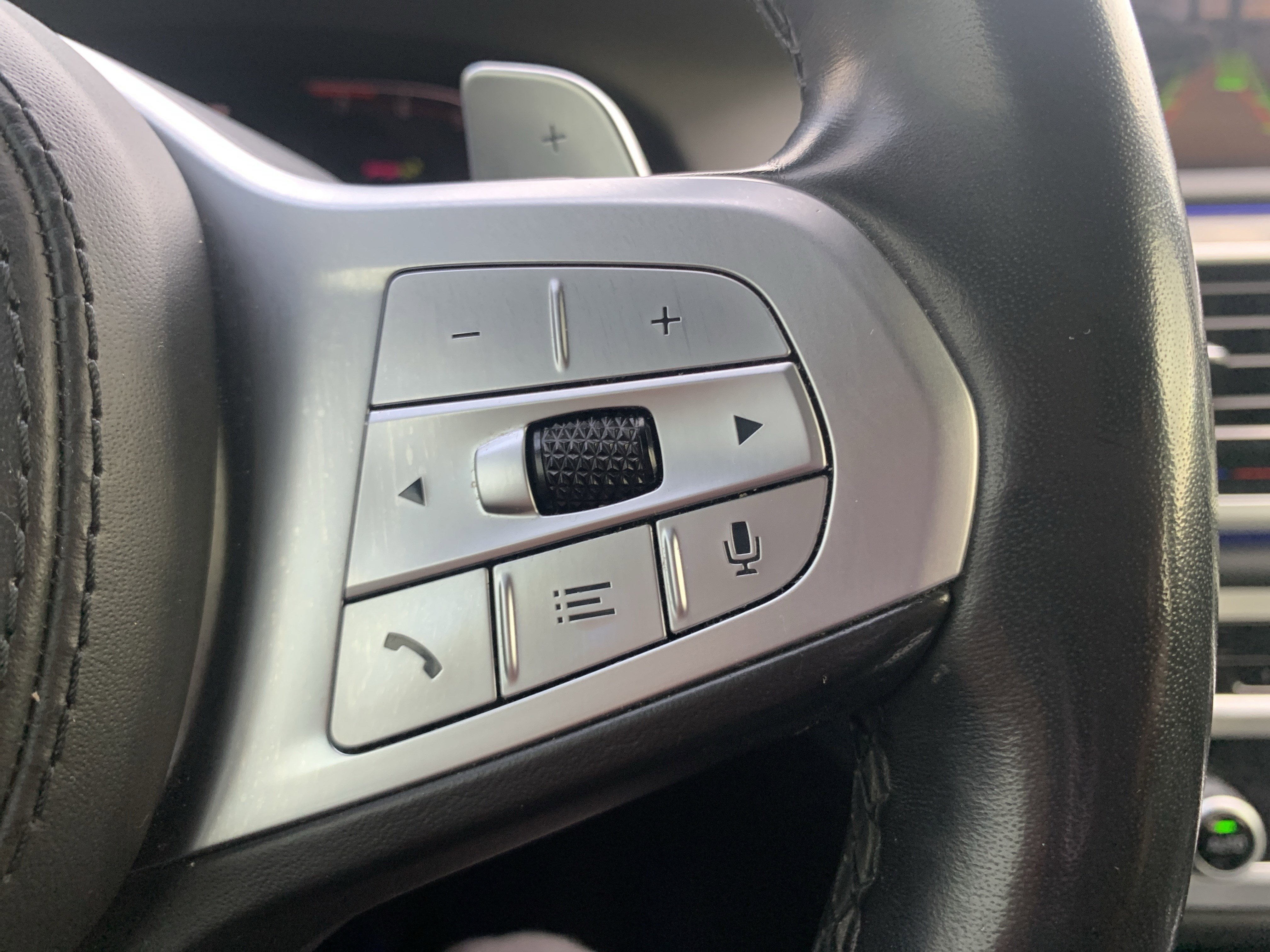 Used 2020 BMW 740i w/ M Sport Package image 20