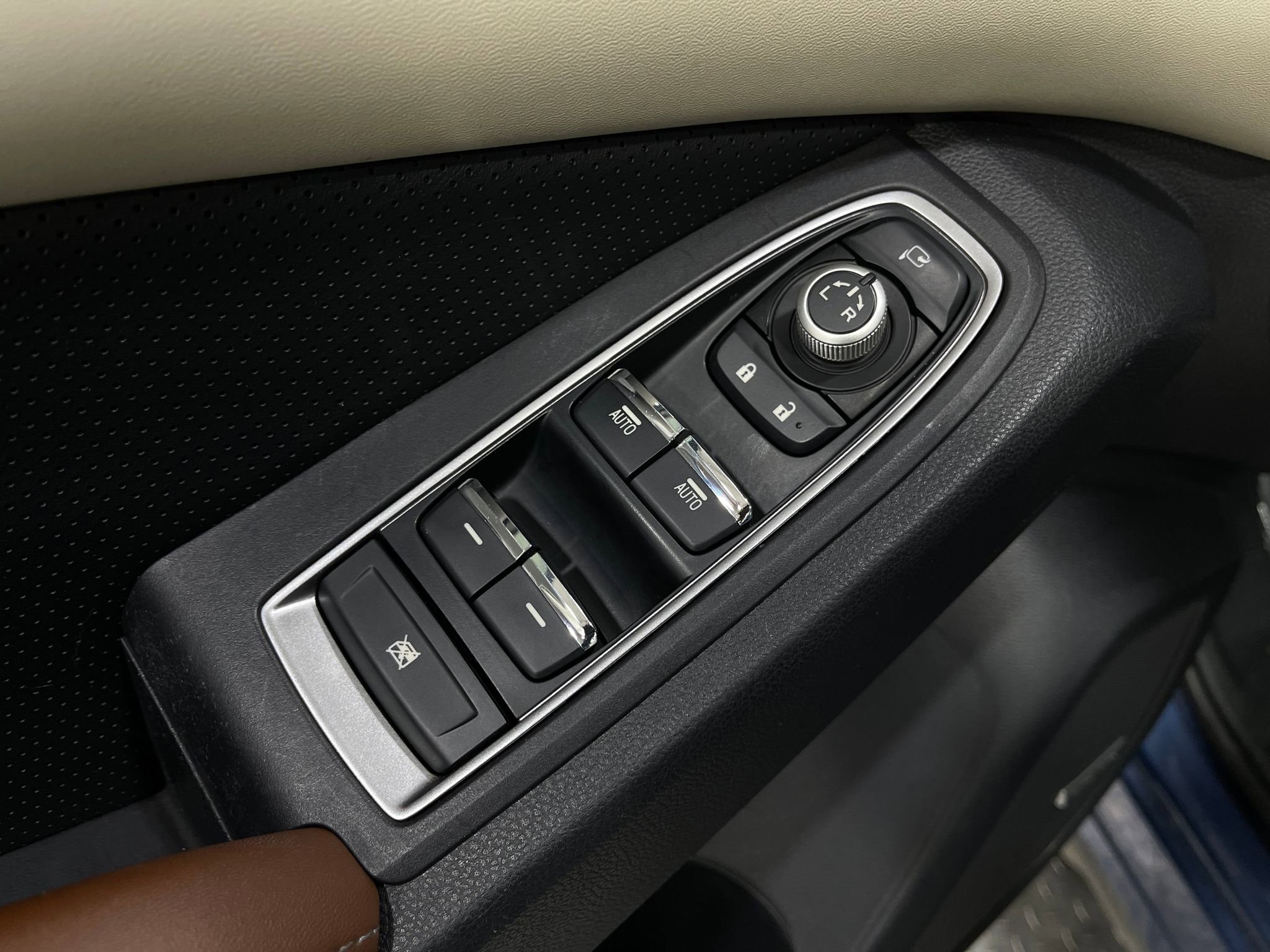 Used 2020 Subaru Ascent Touring w/ Popular Package #3 image 16