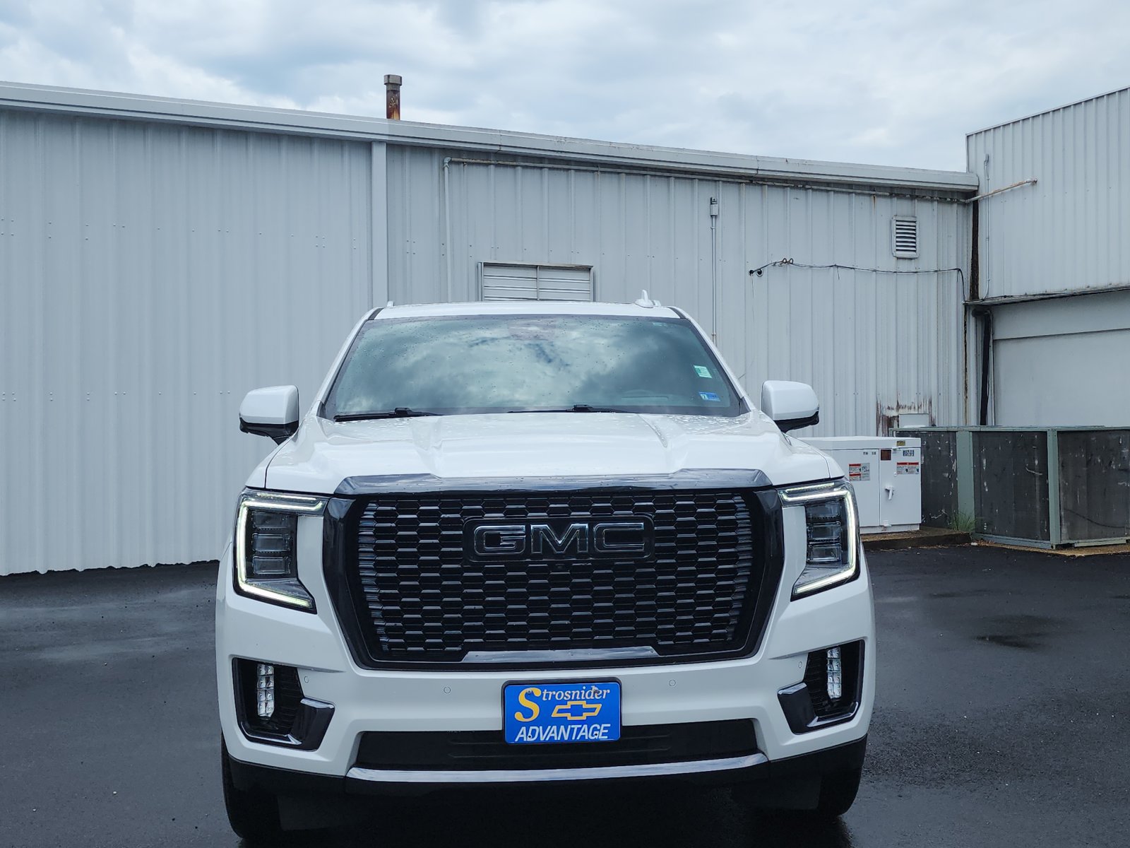 Used 2023 GMC Yukon Denali Ultimate AWD/4WD image 8