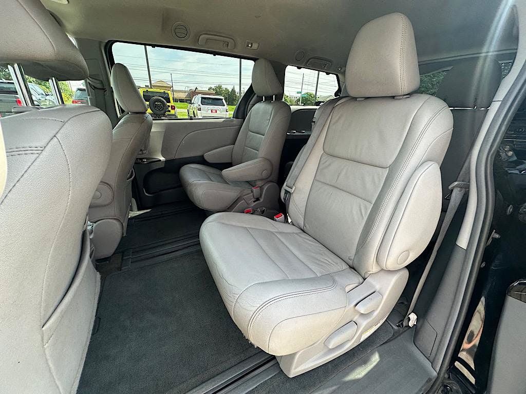 Used 2016 Toyota Sienna XLE w/ XLE Navigation Package FWD image 16