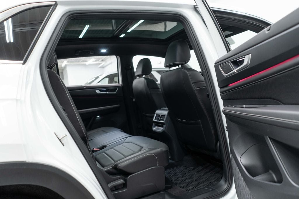Used 2024 Volkswagen Atlas Cross Sport SEL R-Line AWD/4WD image 11
