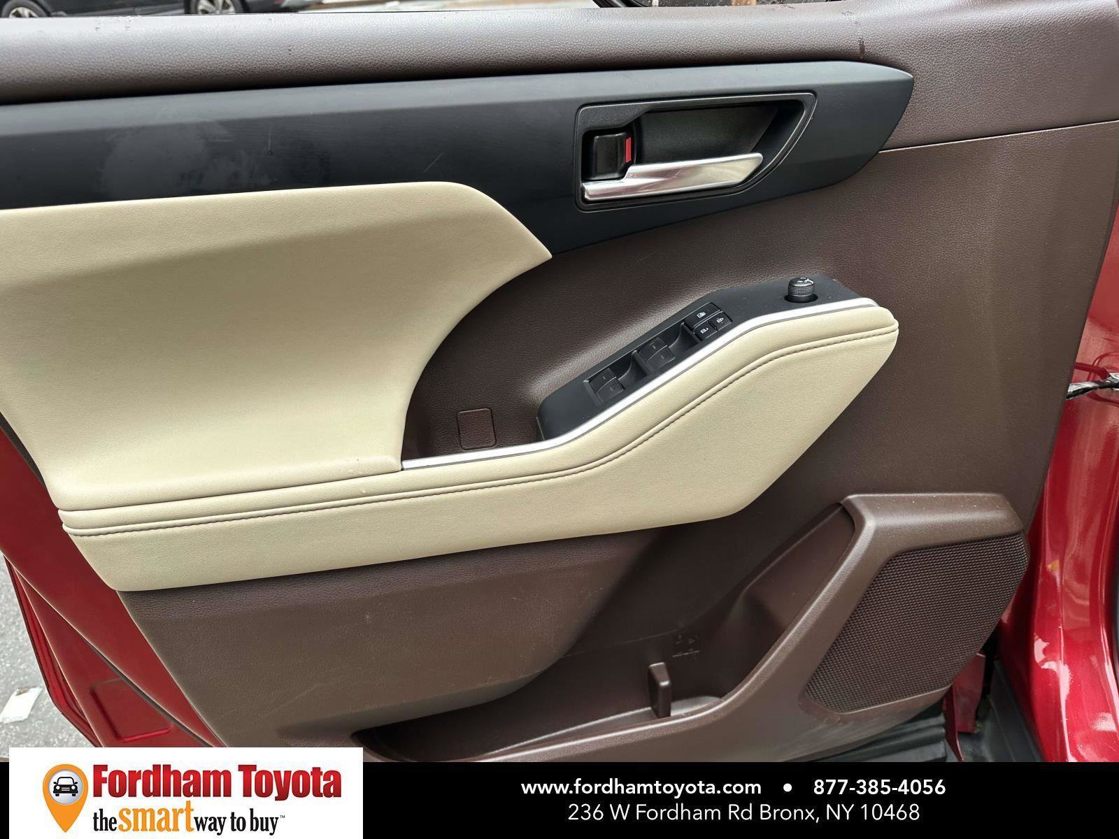 Used 2022 Toyota Highlander XLE image 19
