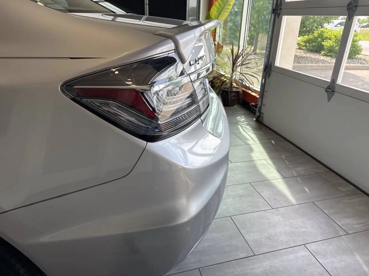 Used 2015 Honda Civic Hybrid Sedan image 6