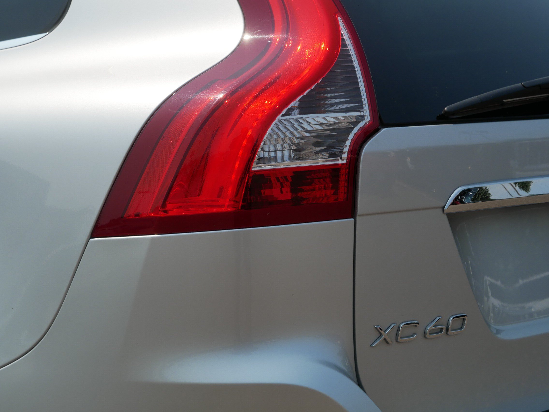 Used 2015 Volvo XC60 T6 w/ Proximity Package AWD/4WD image 17