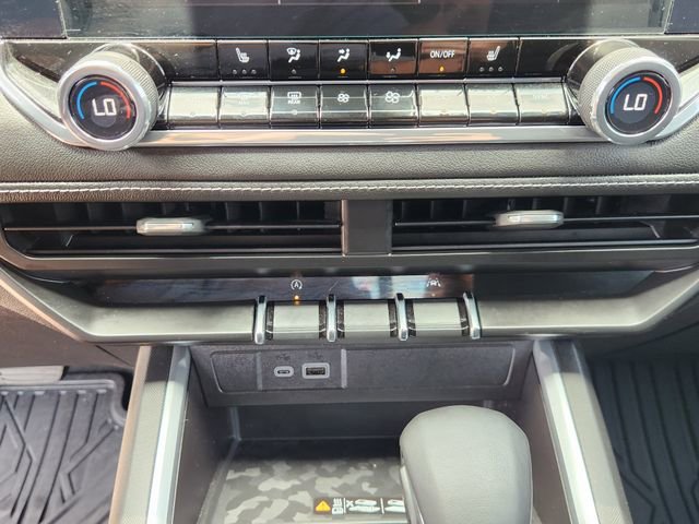 Used 2024 Chevrolet Colorado LT w/ LT Convenience Package II RWD image 18