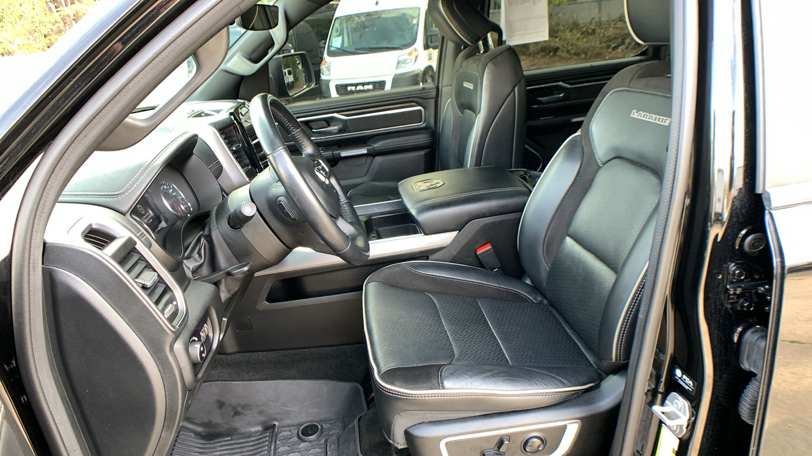 Used 2023 RAM 1500 Laramie AWD/4WD image 14