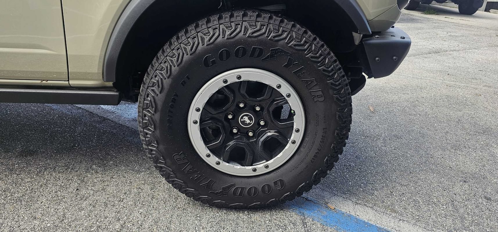 Used 2025 Ford Bronco Badlands w/ Sasquatch Package AWD/4WD image 9