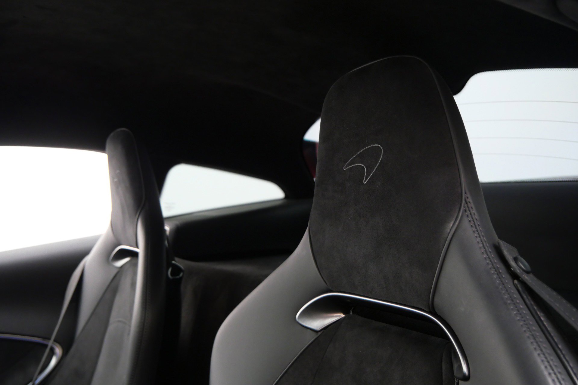 Used 2024 McLaren Artura image 15