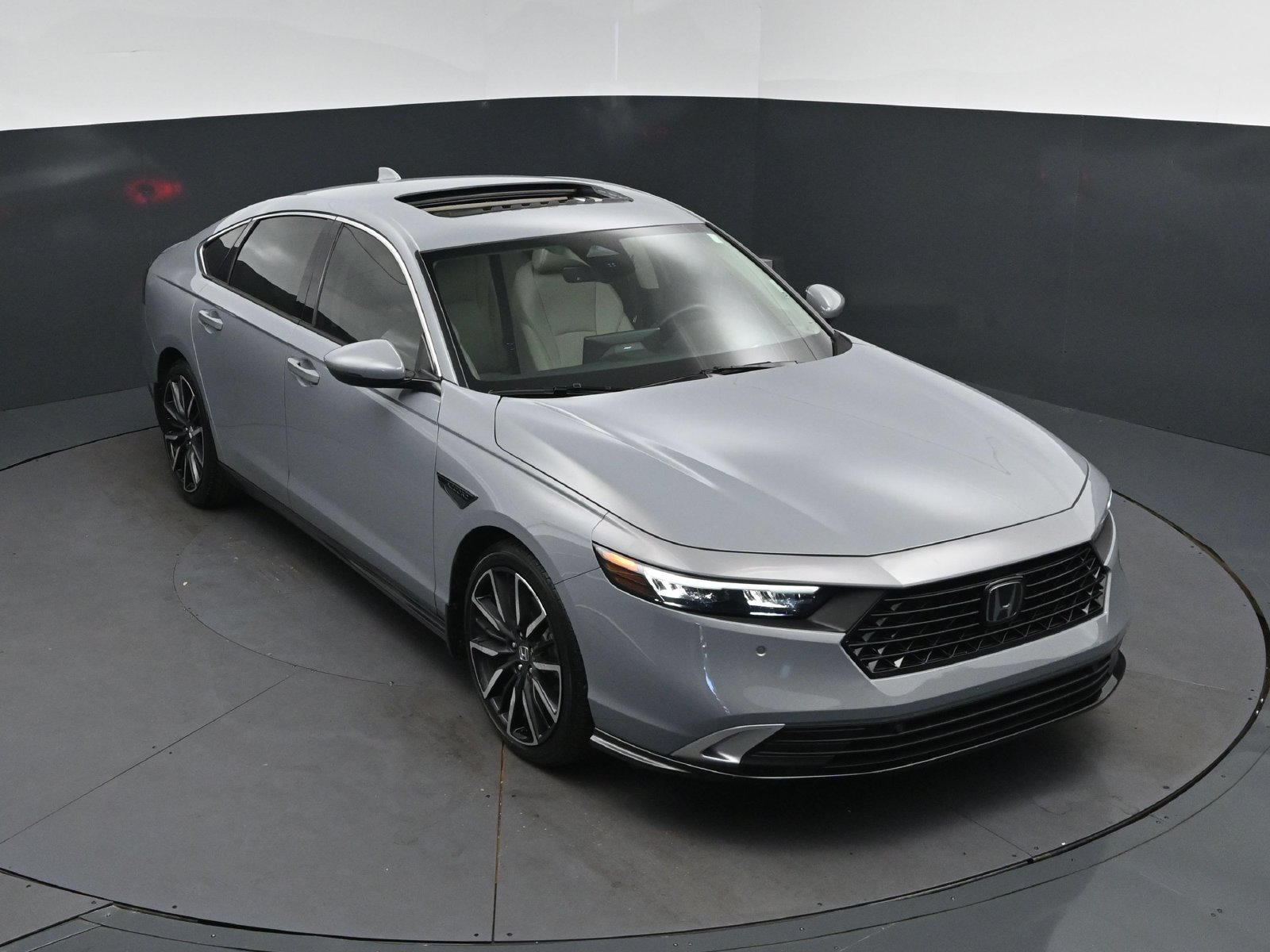 Used 2025 Honda Accord Touring image 1