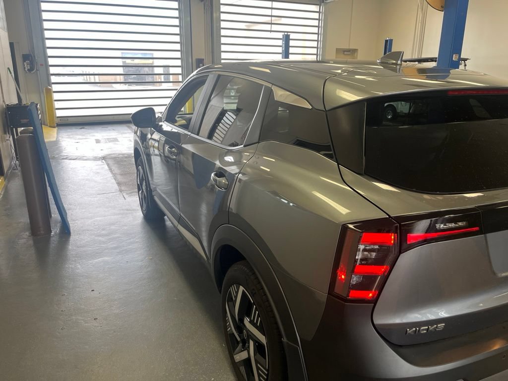 Used 2025 Nissan Kicks SV FWD image 5