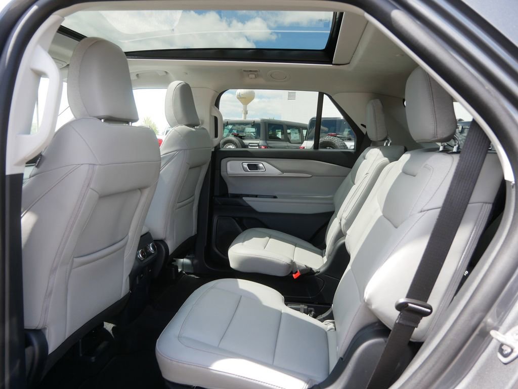 Used 2026 Ford Explorer Active w/ Active Comfort Package AWD/4WD image 17