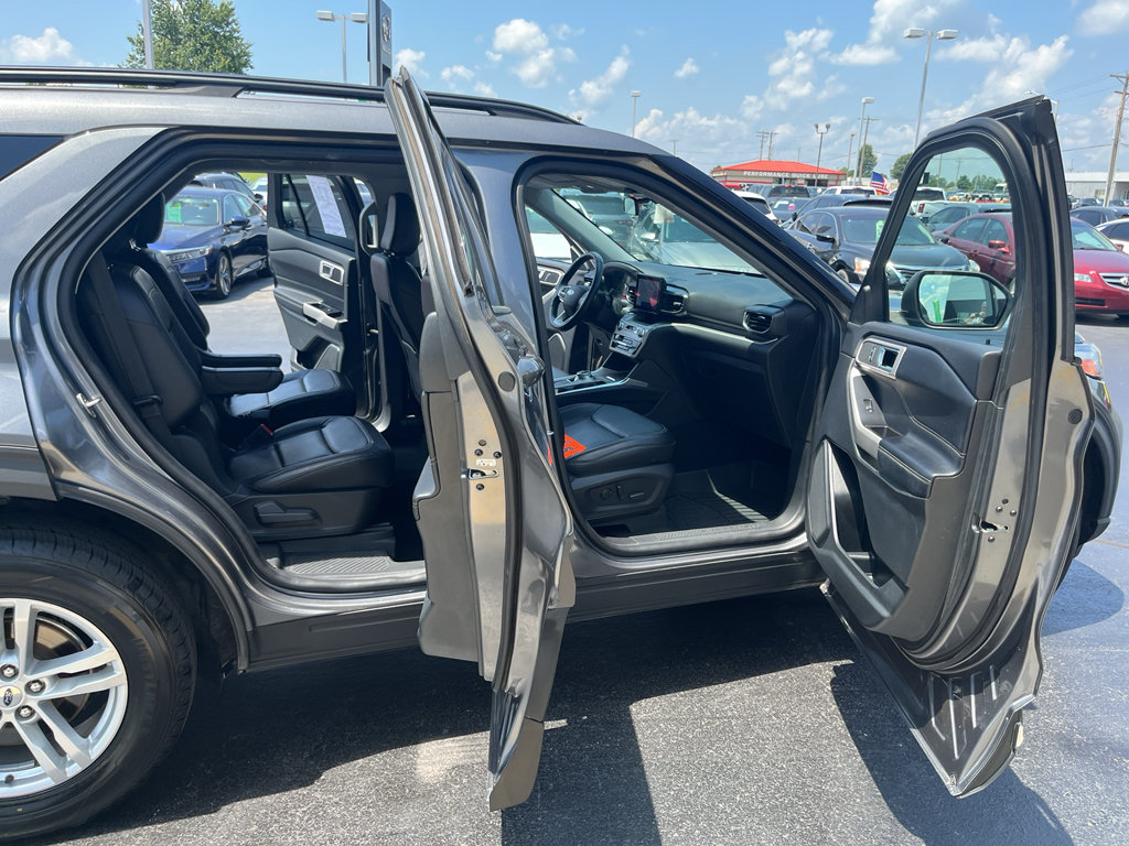 Used 2022 Ford Explorer XLT w/ Equipment Group 202A AWD/4WD image 39
