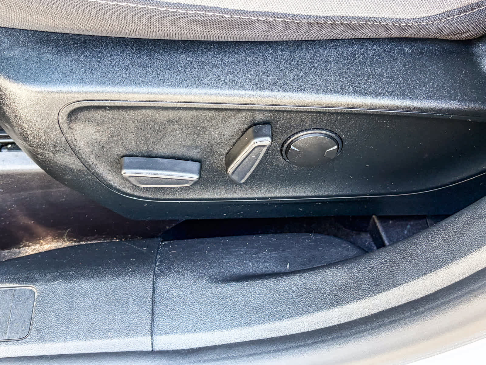 Used 2020 Ford Escape SE image 20