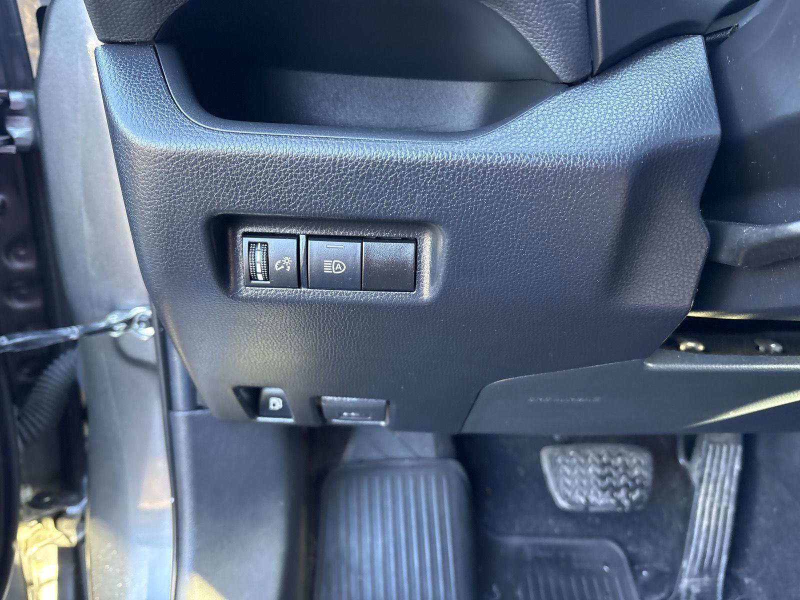 Used 2021 Toyota RAV4 XLE image 13