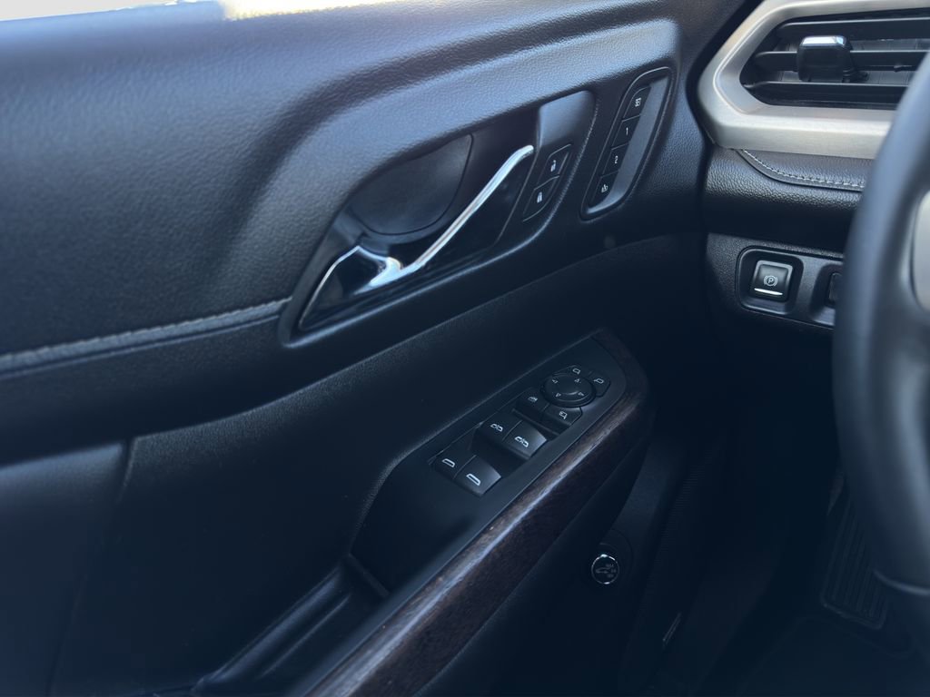 Used 2023 GMC Acadia Denali w/ Denali Technology Package image 12