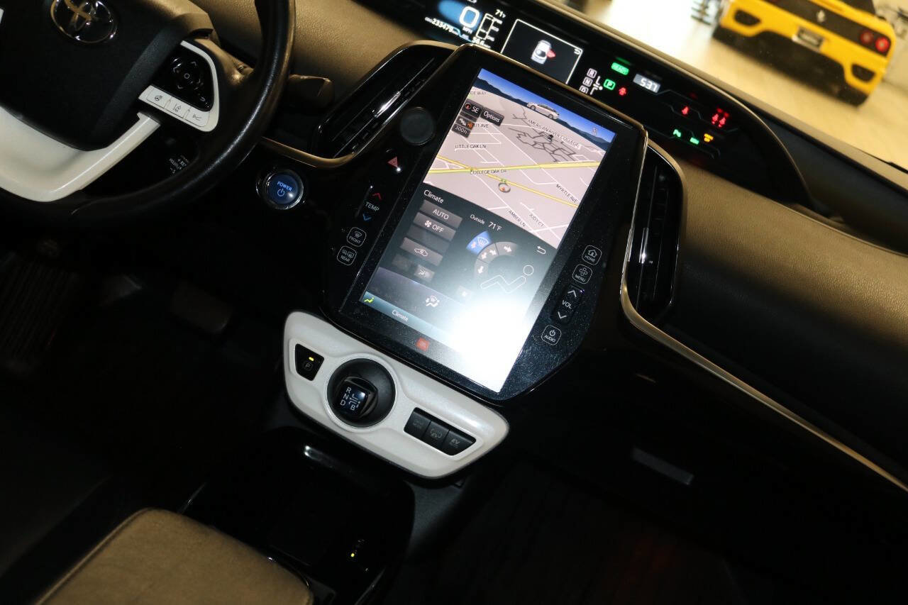 Used 2017 Toyota Prius Prime Advanced image 21