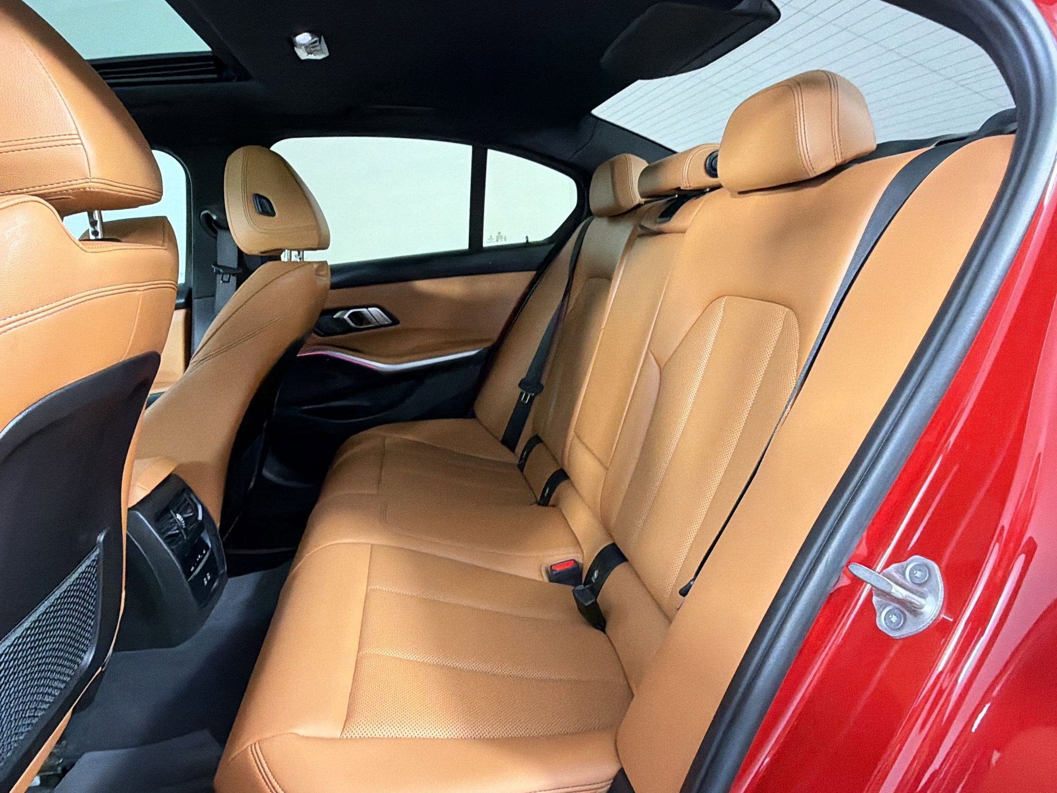 Used 2023 BMW 330i Sedan w/ Premium Package image 25