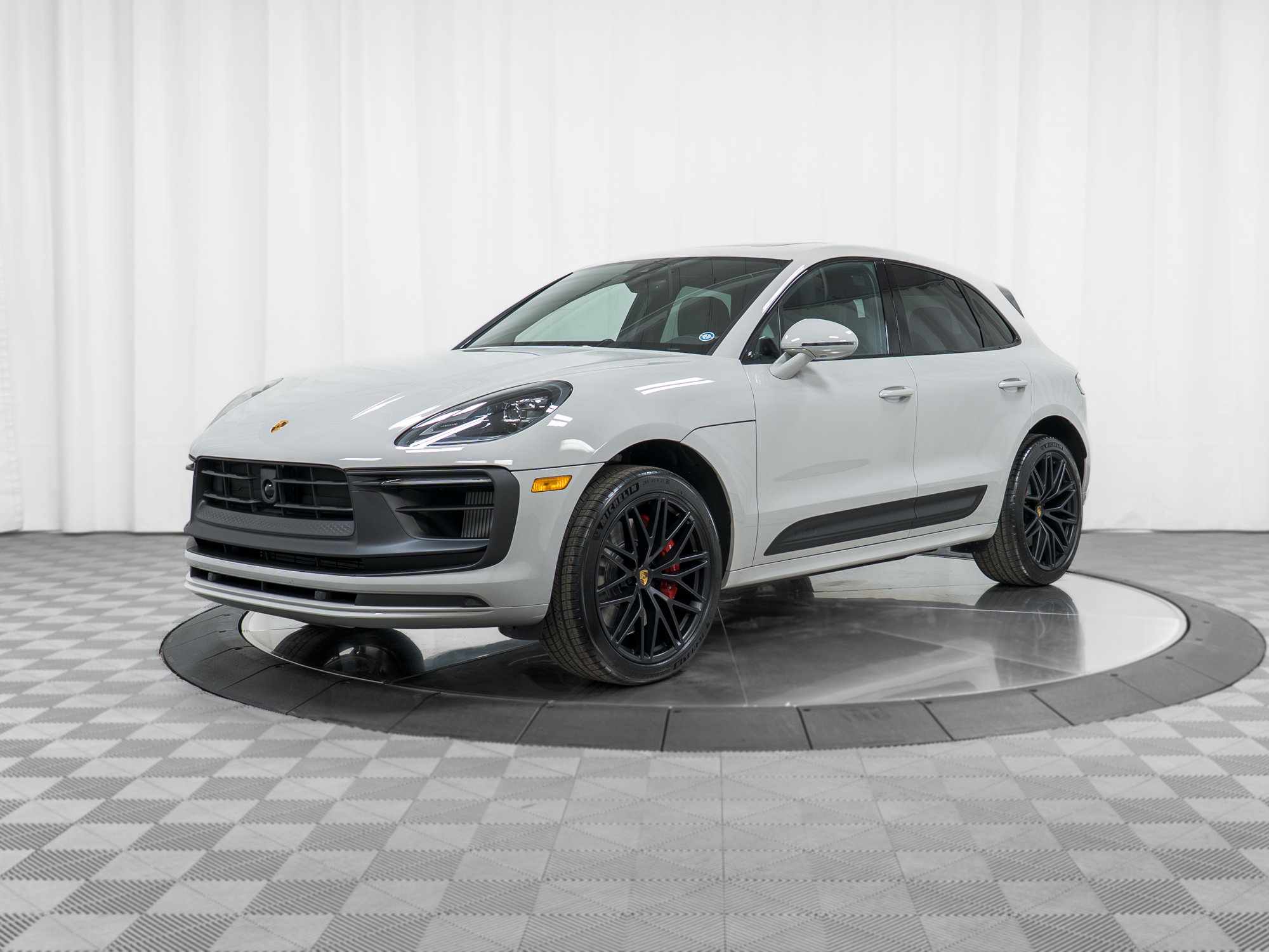 Used 2026 Porsche Macan GTS AWD/4WD image 1