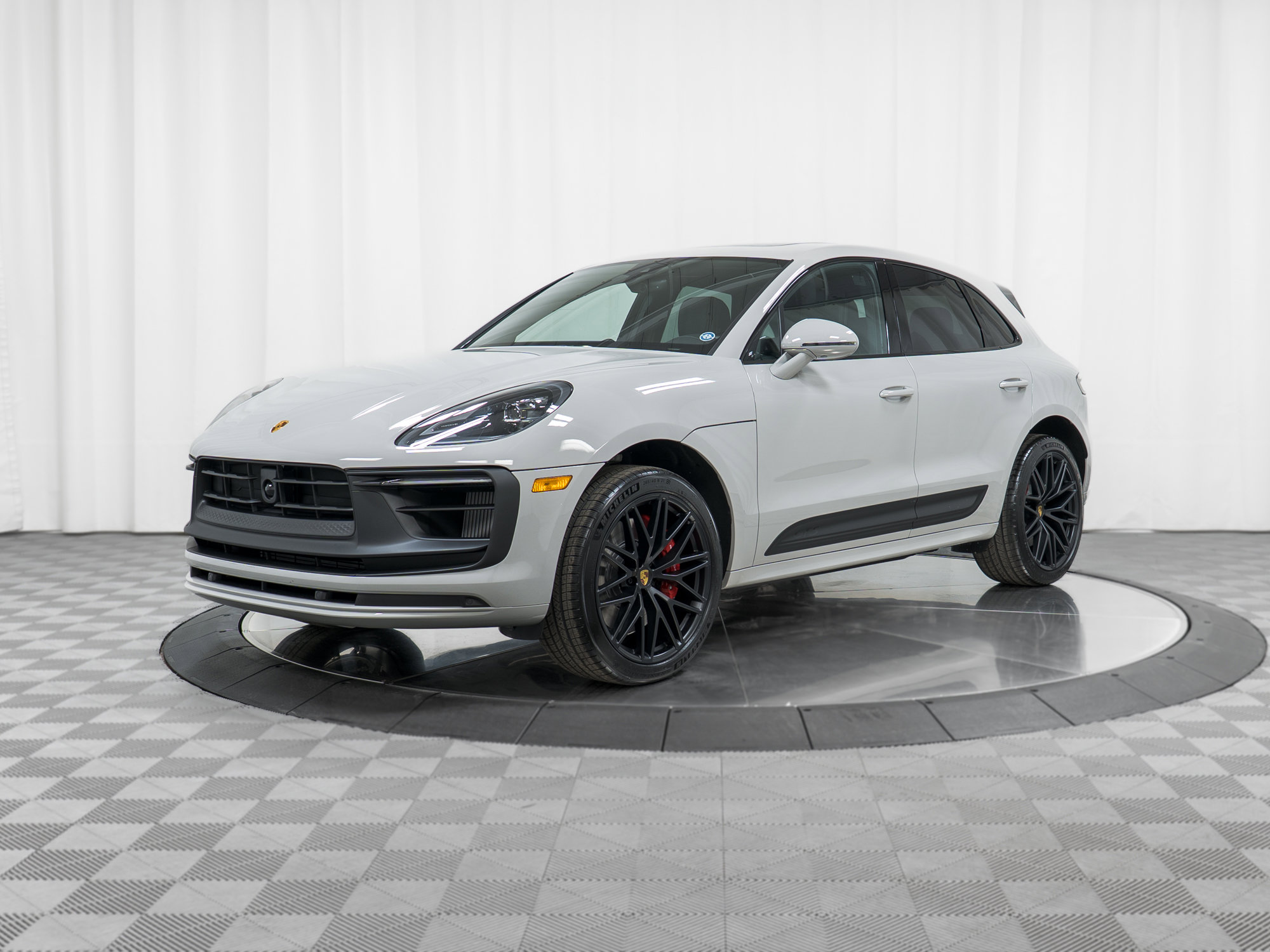 New 2026 Porsche Macan GTS image 1
