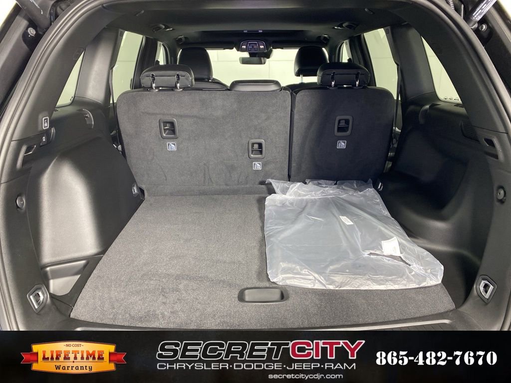 New 2026 Jeep Grand Cherokee Altitude image 30